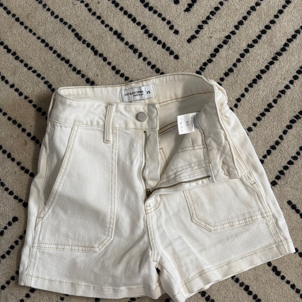 Just Black Cream Jean Shorts High-Waisted Raw-Edge